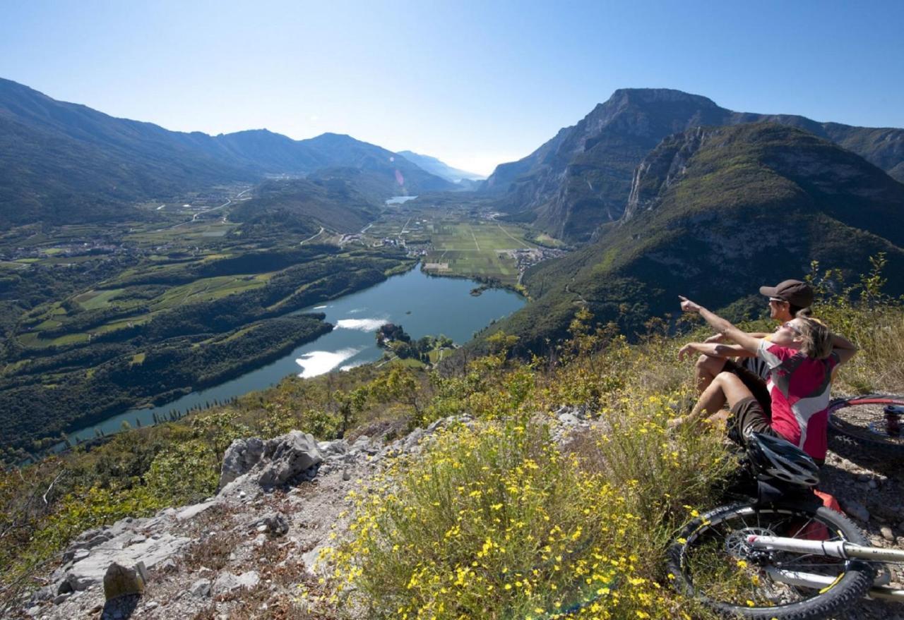 Appartamento Valle Dei Laghi Calavino Exteriör bild